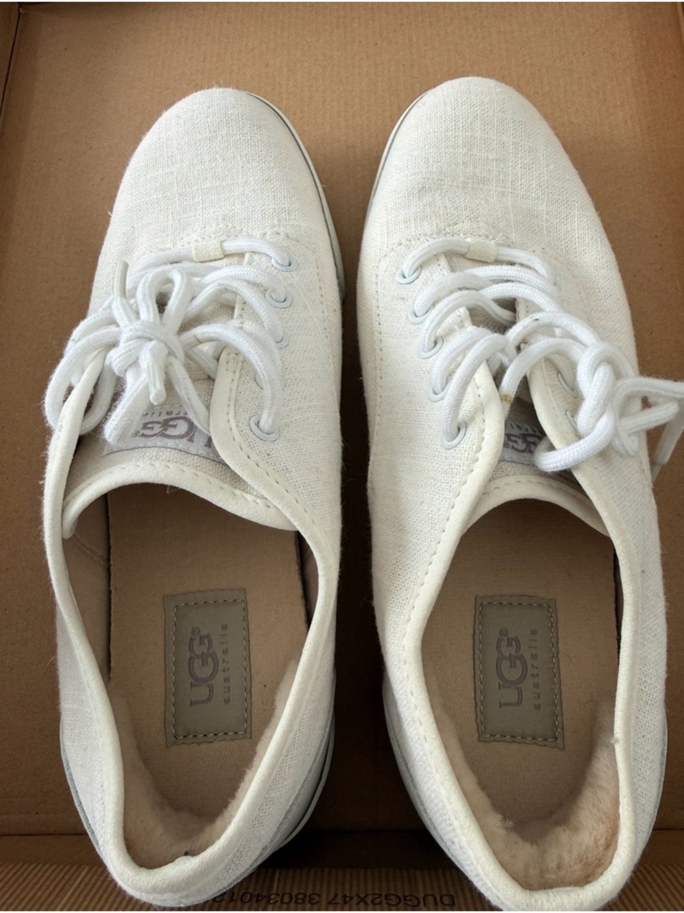 UGG White Lace-Up Sneakers 🤍 | Size 10 BNWT Classic Minimalist Capsule Wardrobe - Picture 2 of 4